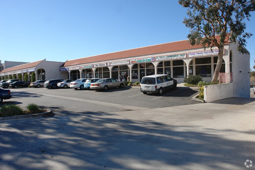 More Photos Of 25805-25865 San Fernando Rd, Santa Clarita Unknown For Lease