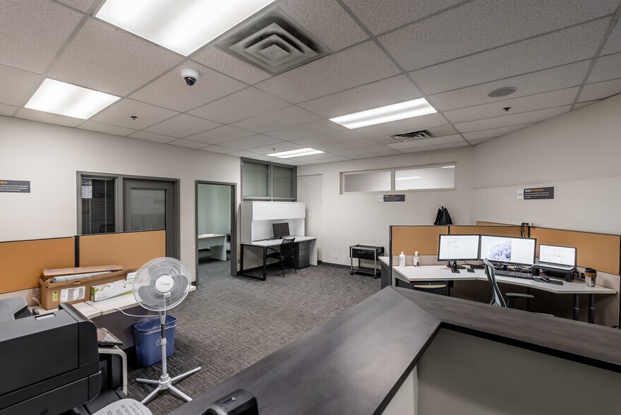 More Photos Of 1415 32e Avenue, Montréal Distribution For Lease