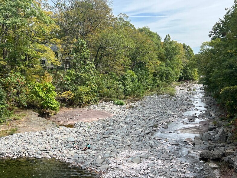 More Photos Of 574 NY-32A Rt, Palenville Hotel For Sale