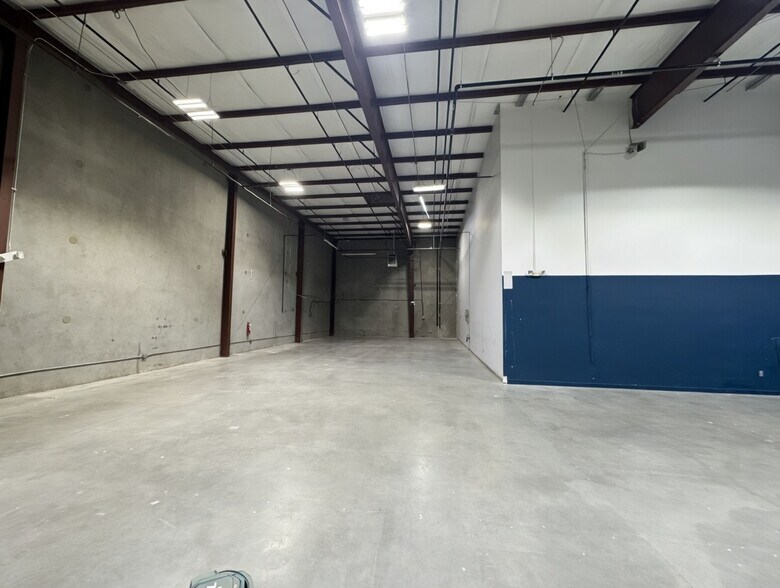 More Photos Of 350 Electronics Blvd SW, Huntsville Light Distribution For Lease