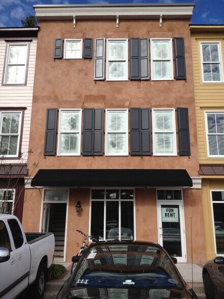 More Photos Of 708 S Shelmore Blvd, Mount Pleasant Storefront Retail Residential For Lease