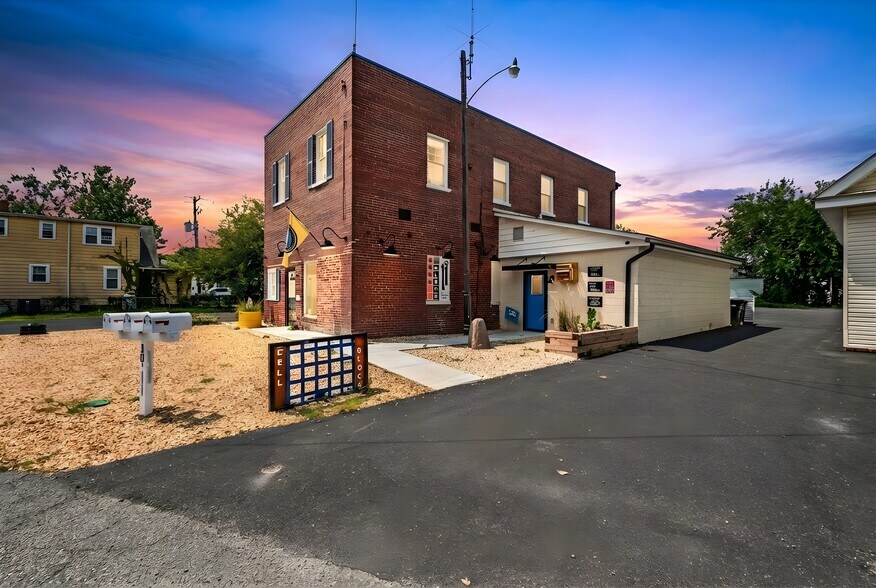 Primary Photo Of 10 Irving Ave N, Colonial Beach Apartments For Sale