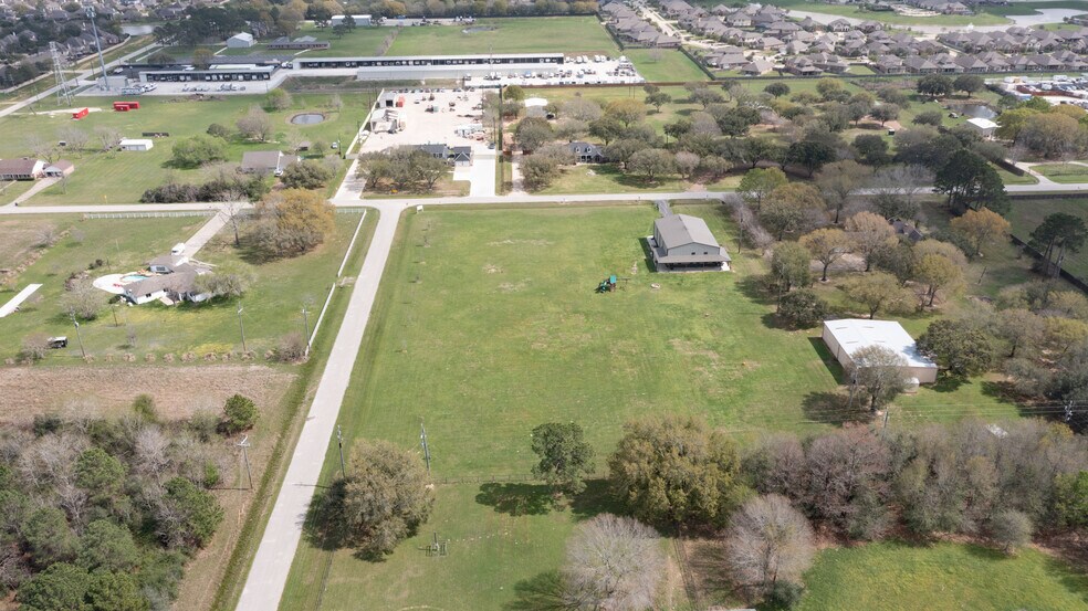 More Photos Of 10711 Hidden Lake Ln, Richmond Distribution For Sale