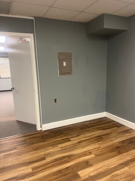 More Photos Of 10001 Lewis Dr, Damascus Warehouse For Sale