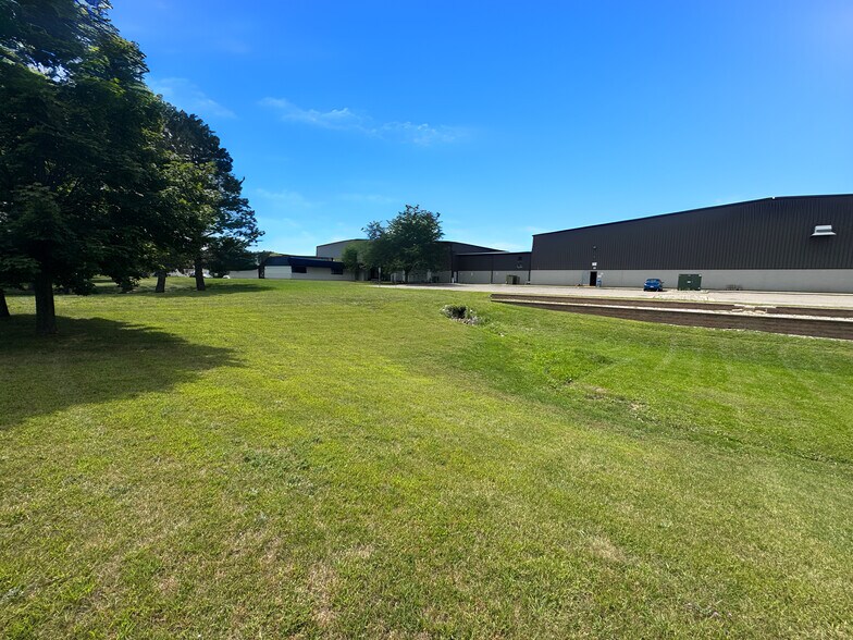 More Photos Of 100 Transfer Dr, Highland Township Warehouse For Sale