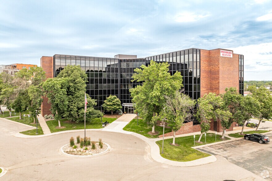 Primary Photo Of 10650 Red Circle Dr, Minnetonka Medical For Lease