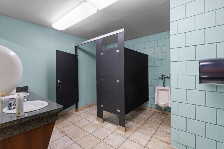 More Photos Of 2640 Pitcairn Rd, Monroeville Medical For Sale