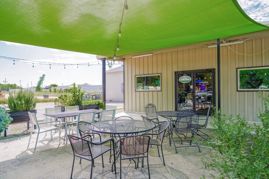 More Photos Of 210 W Railroad St, El Campo Service For Sale