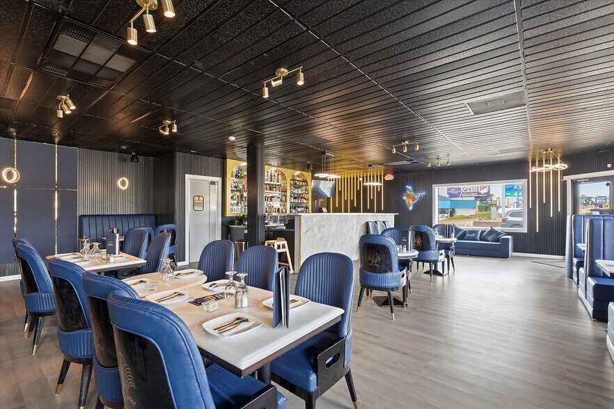 More Photos Of 1006 SW Coast Hwy, Newport Restaurant For Sale