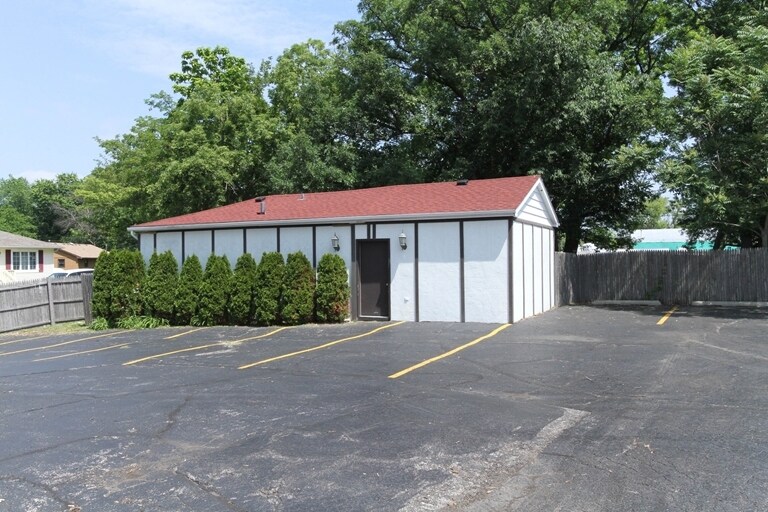More Photos Of 220 Rand Rd, Lakemoor Restaurant For Lease