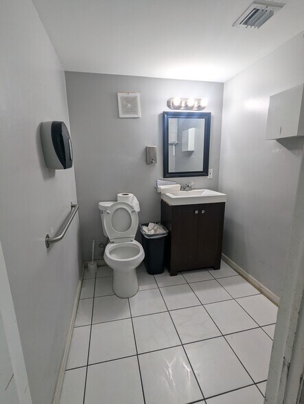 More Photos Of 250 SW 42nd Ave, Coral Gables Medical For Sale