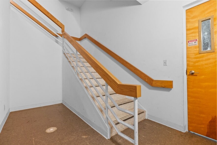 More Photos Of 545-553 Cedar Ln, Teaneck Office For Lease