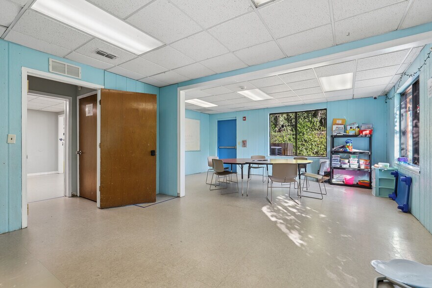 More Photos Of 772 Foxridge Center Dr, Orange Park Office For Sale