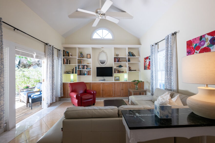 More Photos Of 412 Frances St, Key West Hotel For Sale