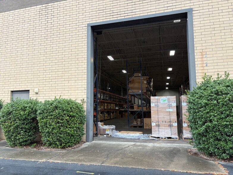 More Photos Of 220 Olympic St, Charlotte Warehouse For Lease