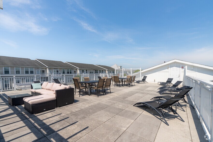 More Photos Of 200-220 Trotter Rd, Weymouth Apartments For Lease