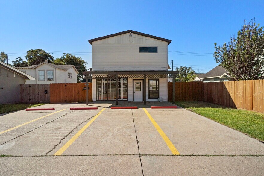 More Photos Of 2815 Market St, Baytown Office Residential For Lease