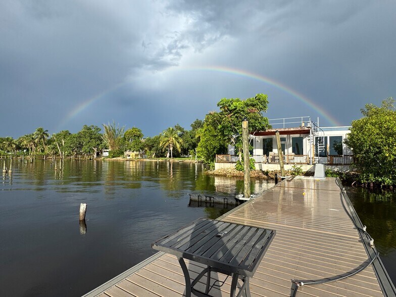 More Photos Of 3120-3131 E Riverside Dr, Fort Myers Flex For Sale