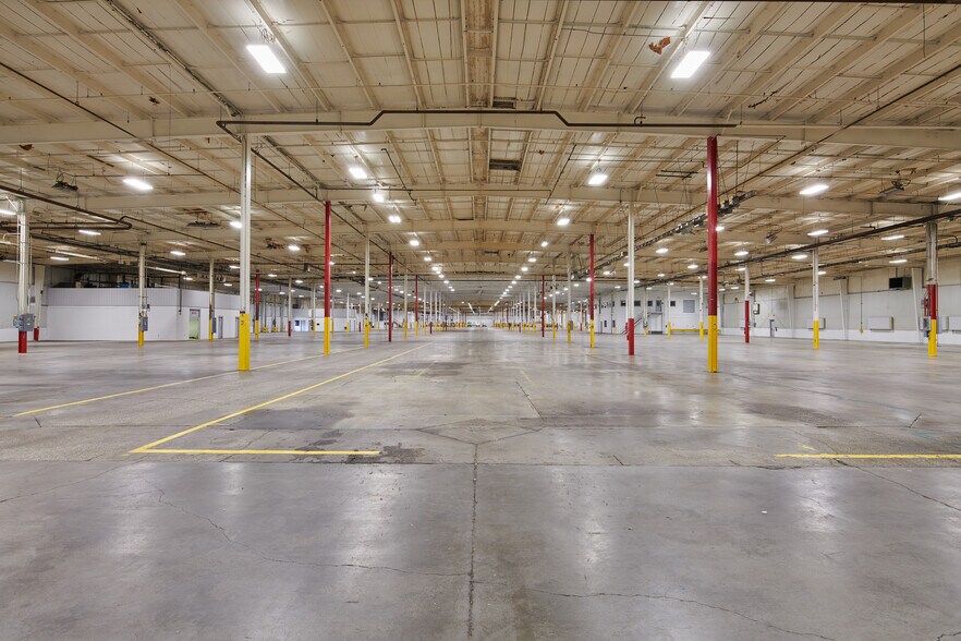 More Photos Of 2501 Boonslick Dr, Boonville Distribution For Lease