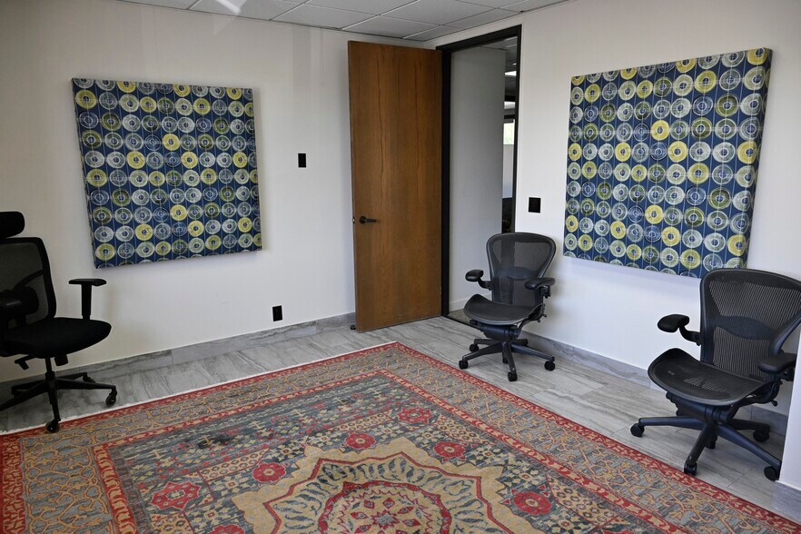 More Photos Of 1819 W Olive Ave, Burbank Office For Lease