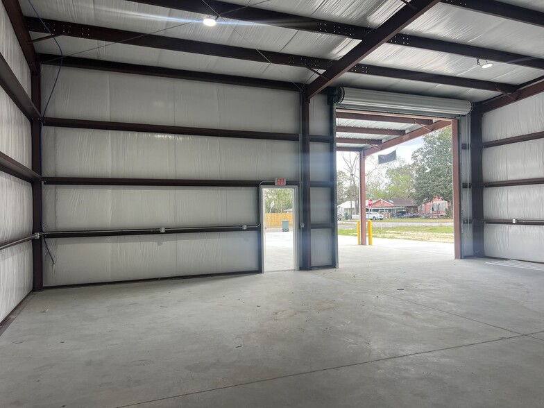 More Photos Of 201 N Palm St, Jesup Warehouse For Lease