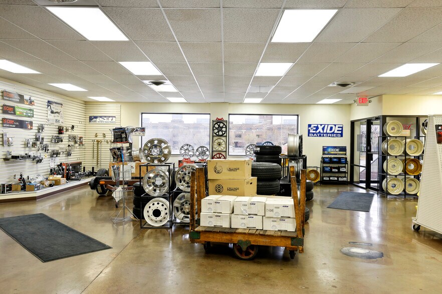 More Photos Of 2500 NE Kennedy St, Minneapolis Warehouse For Sale