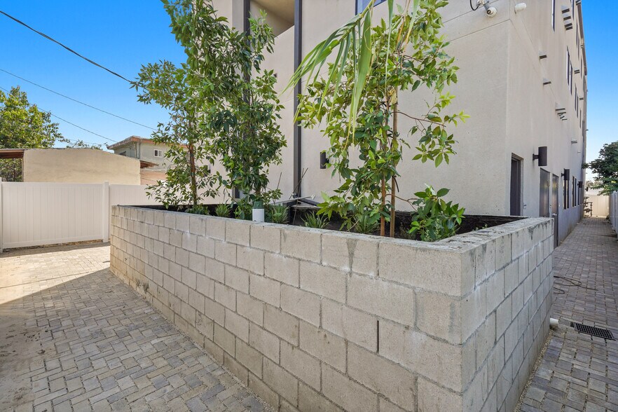 More Photos Of 443 E Vernon Ave, Los Angeles Apartments For Sale