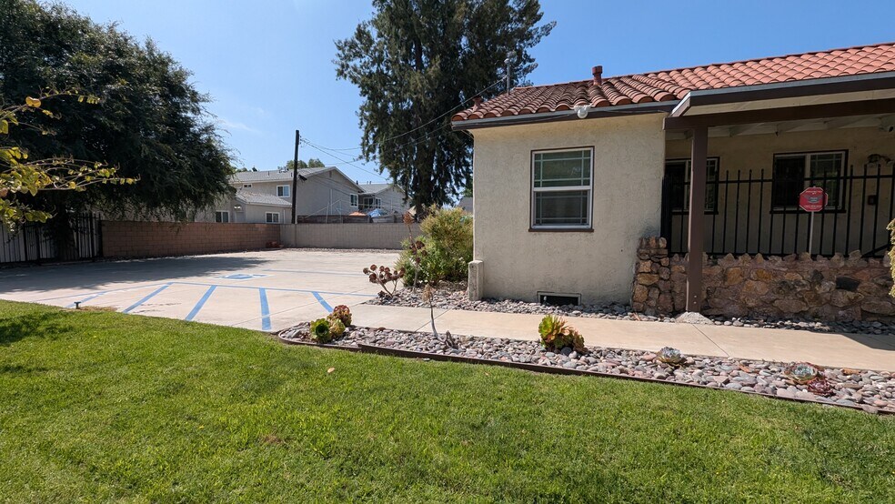 More Photos Of 534 N Campus Ave, Ontario Medical For Sale