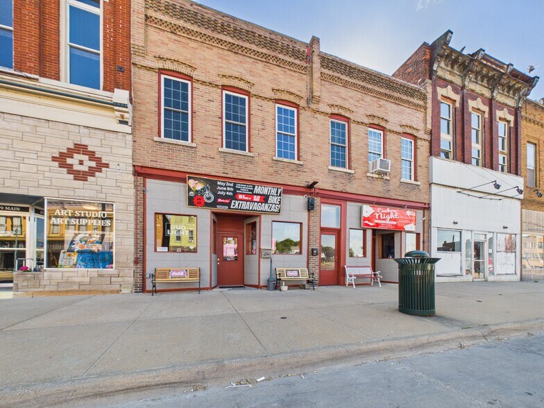 Primary Photo Of 707 Main St, Keokuk General Retail For Sale