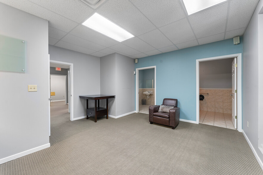 More Photos Of 4241 Kirk Rd, Austintown Office For Sale