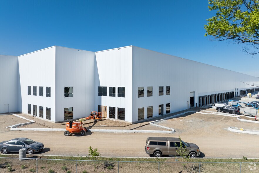 More Photos Of 151 Garden Ave, Brantford Distribution For Lease