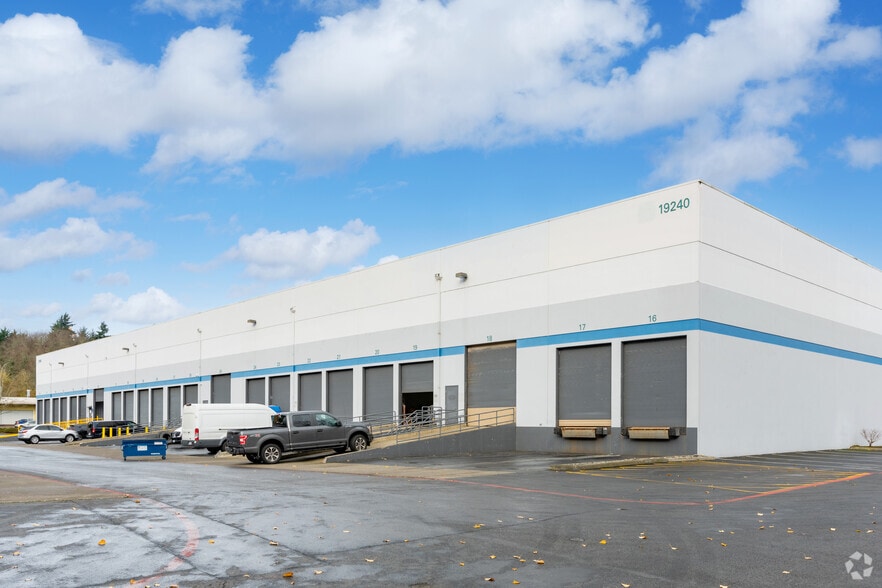 More Photos Of 19240 Des Moines Memorial Dr, Seatac Warehouse For Lease