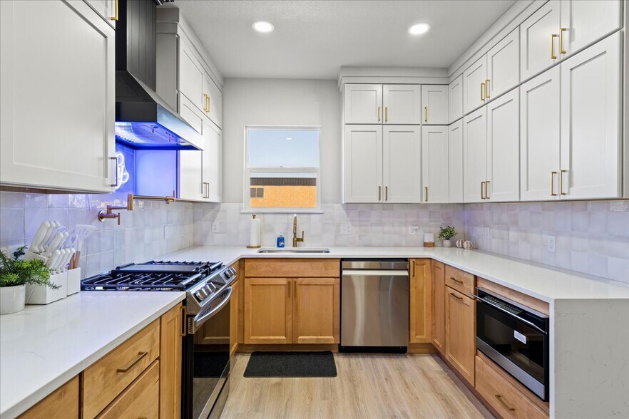 More Photos Of 2722 Central Ave, Cheyenne Light Distribution For Sale