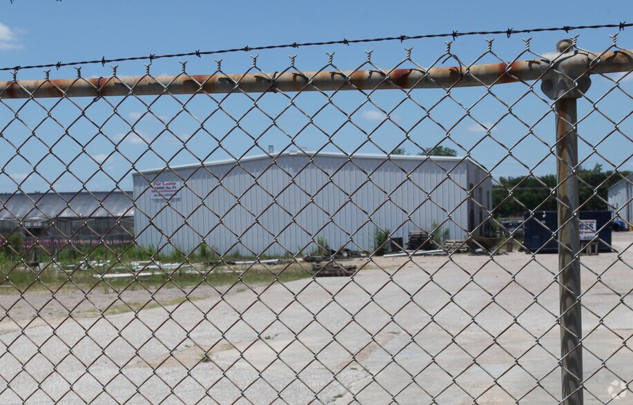 More Photos Of 1505 Brittmoore Rd, Houston Warehouse For Lease