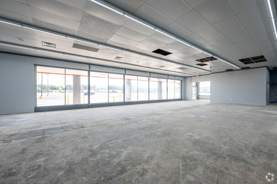 More Photos Of 2802 N Lafayette Rd, Indianapolis Unknown For Lease