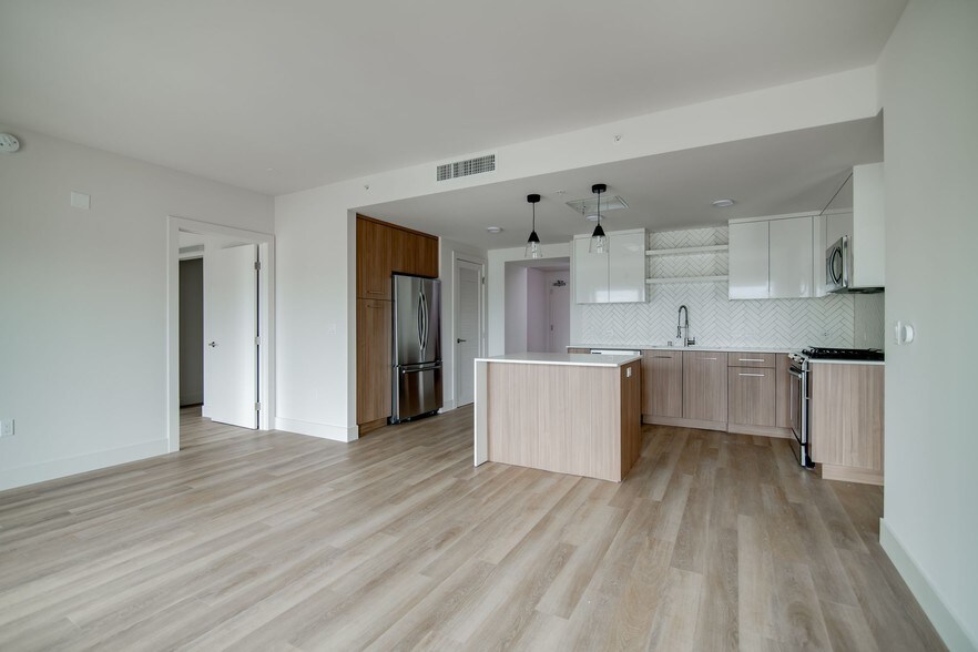More Photos Of 1640 Broadway, Oakland Apartments For Lease