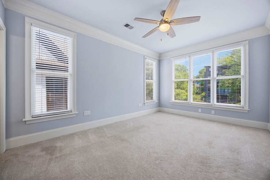 More Photos Of 574 East Ave NE, Atlanta Specialty For Sale