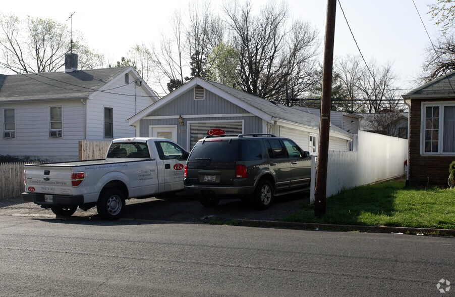 More Photos Of 820 S 18th St, Arlington General Retail For Sale