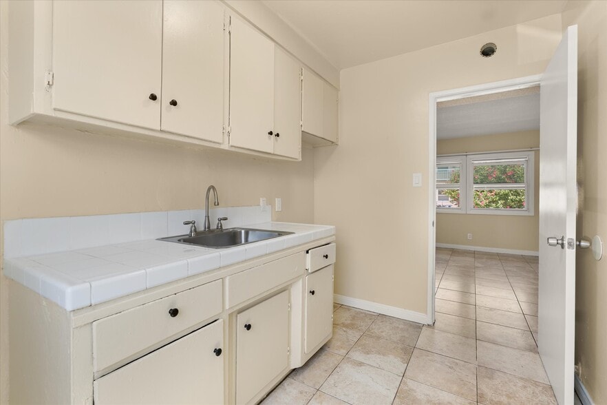 More Photos Of 10600 S Inglewood Ave, Inglewood Apartments For Sale