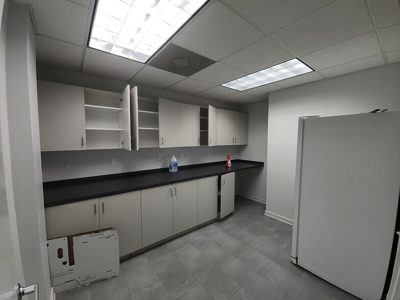 More Photos Of 333 1st St N, Jacksonville Beach Office For Lease