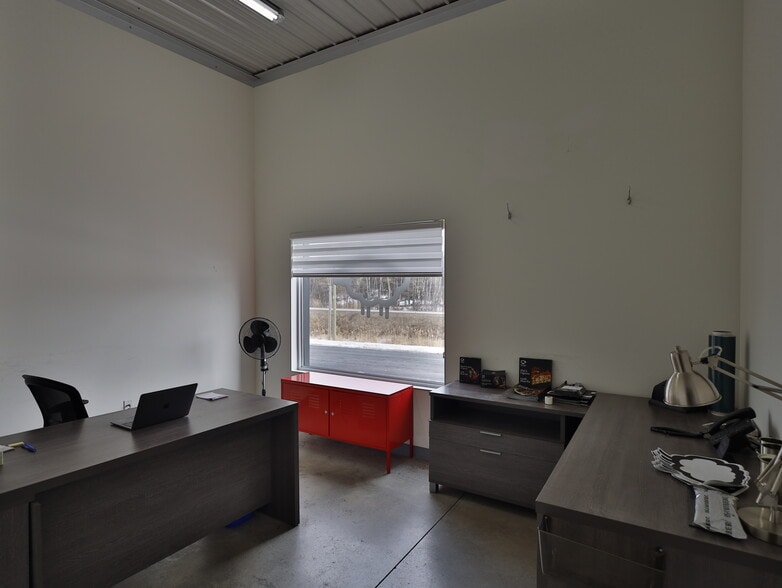 More Photos Of 333 Ch Brosseau, Cowansville Industrial For Lease