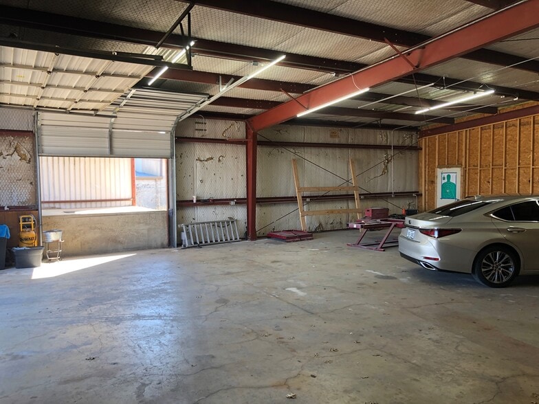 More Photos Of 124 Industrial Dr, Boerne Service For Lease