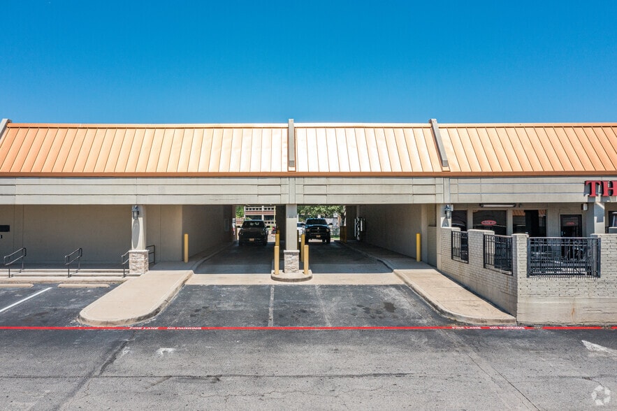 More Photos Of 14902 Preston Rd, Dallas Unknown For Lease