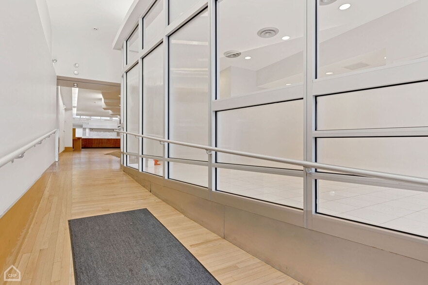 More Photos Of 1309-1311 E 57th St, Chicago Office For Lease