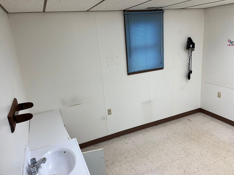 More Photos Of 928 French Rd, Buffalo Office For Sale