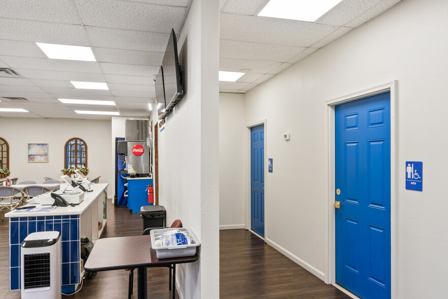 More Photos Of 322-323 W Lee Hwy, Warrenton Freestanding For Lease