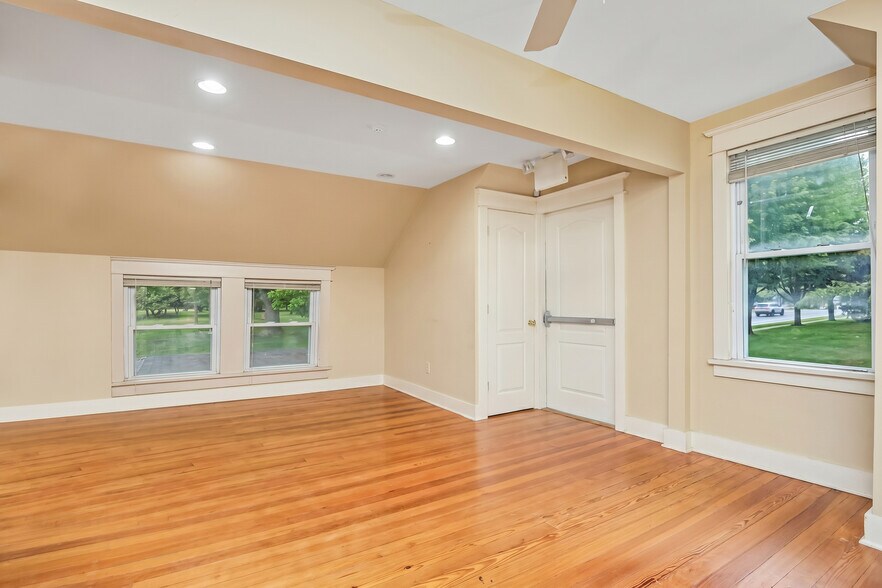 More Photos Of 645 Middle Country Rd, Middle Island Office For Sale