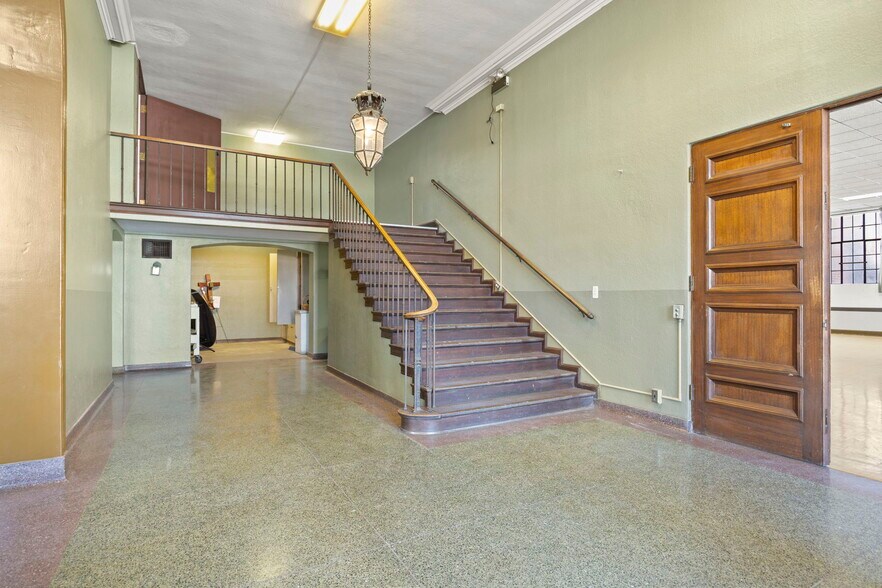 More Photos Of 102 N 7th St, Santa Paula Specialty For Sale