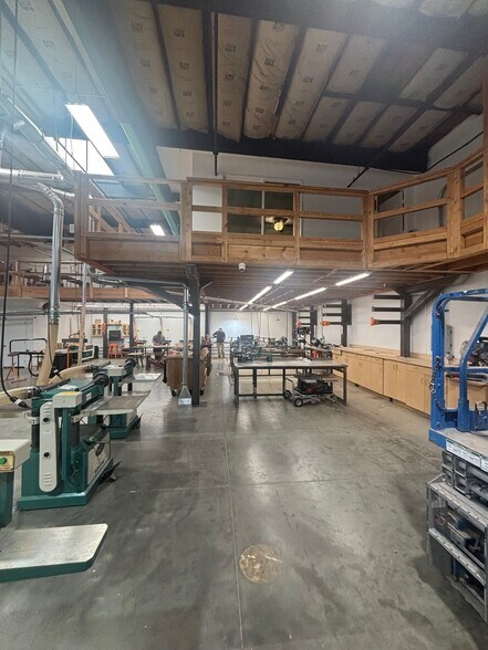 More Photos Of 3305-3311 Grande Vista Dr, Newbury Park Warehouse For Lease