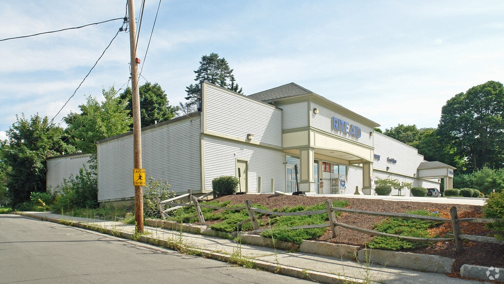 More Photos Of 15 Mont Vernon St, Milford Freestanding For Sale